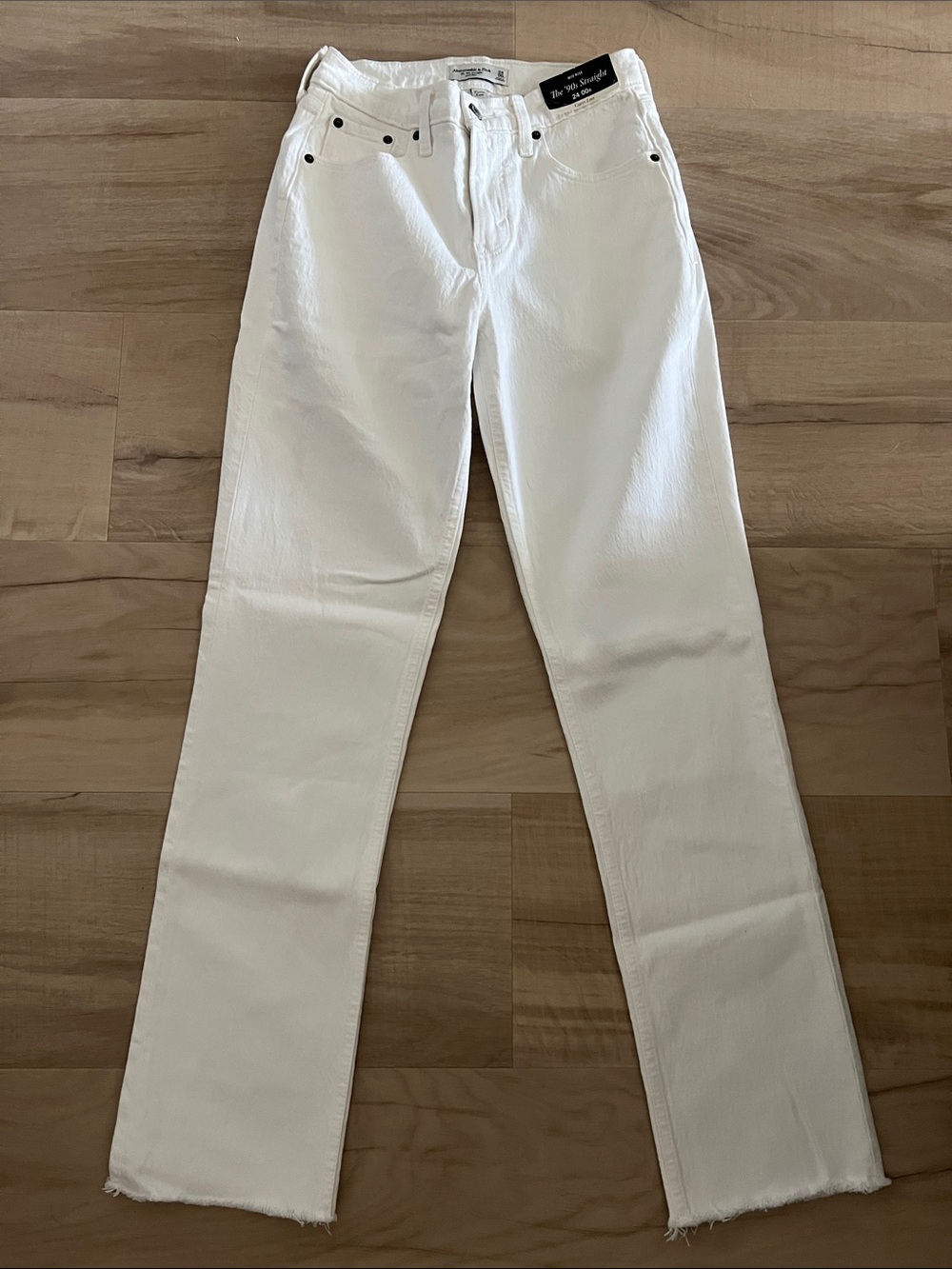 NWT - Abercrombie & Fitch Mid Rise The 90’s Straight White Jeans - Curve Love
